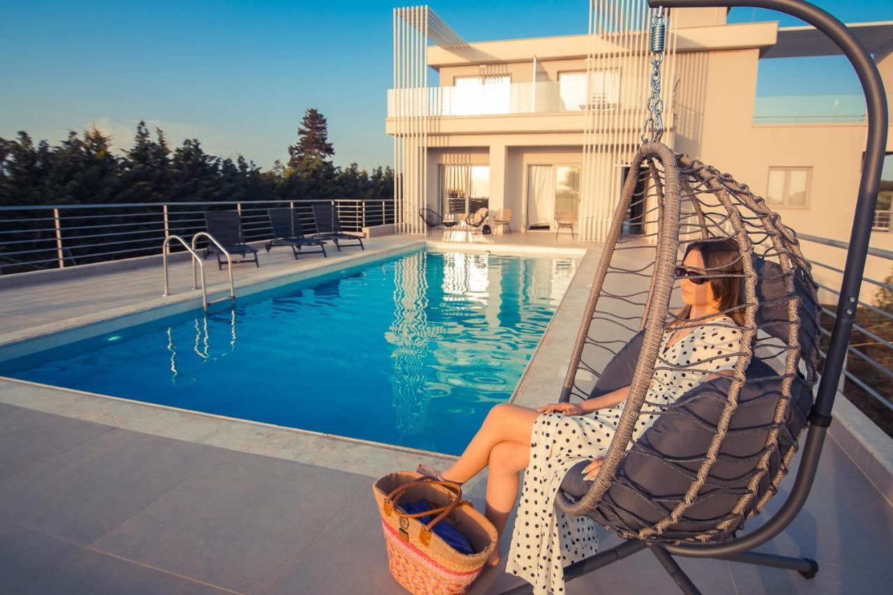 Io Luxury Pool & Hot Tub Suites Preveza Ngoại thất bức ảnh