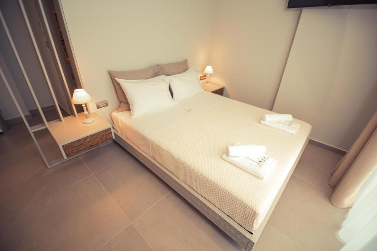 Io Luxury Pool & Hot Tub Suites Preveza Ngoại thất bức ảnh