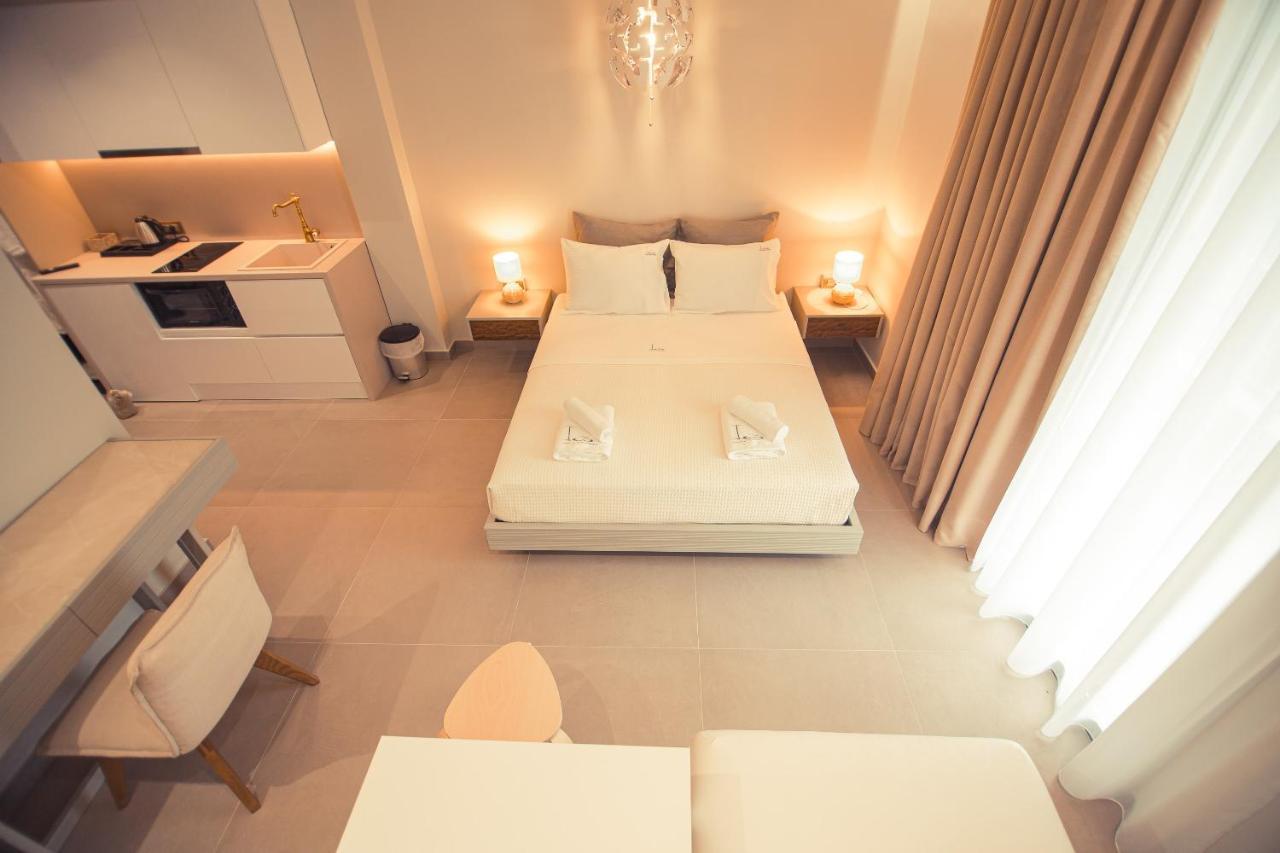 Io Luxury Pool & Hot Tub Suites Preveza Ngoại thất bức ảnh