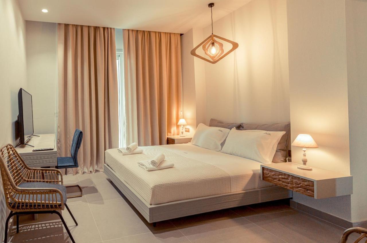 Io Luxury Pool & Hot Tub Suites Preveza Ngoại thất bức ảnh
