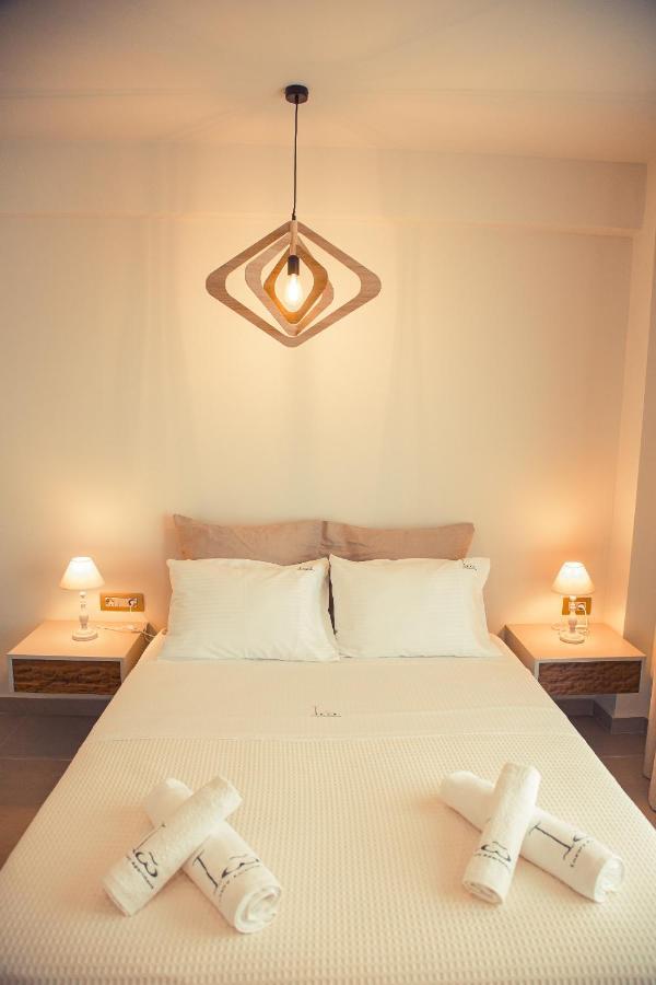 Io Luxury Pool & Hot Tub Suites Preveza Ngoại thất bức ảnh