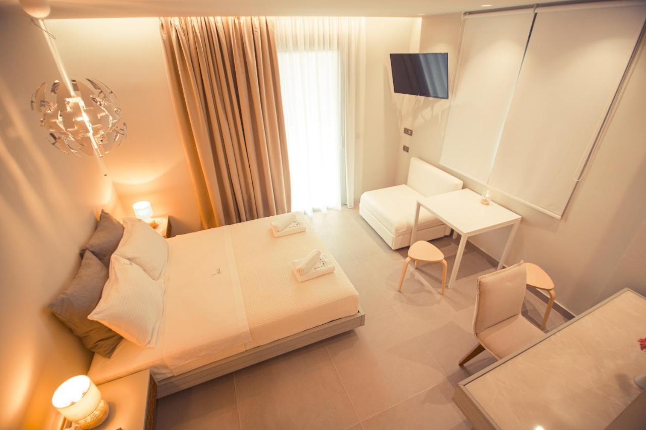 Io Luxury Pool & Hot Tub Suites Preveza Ngoại thất bức ảnh