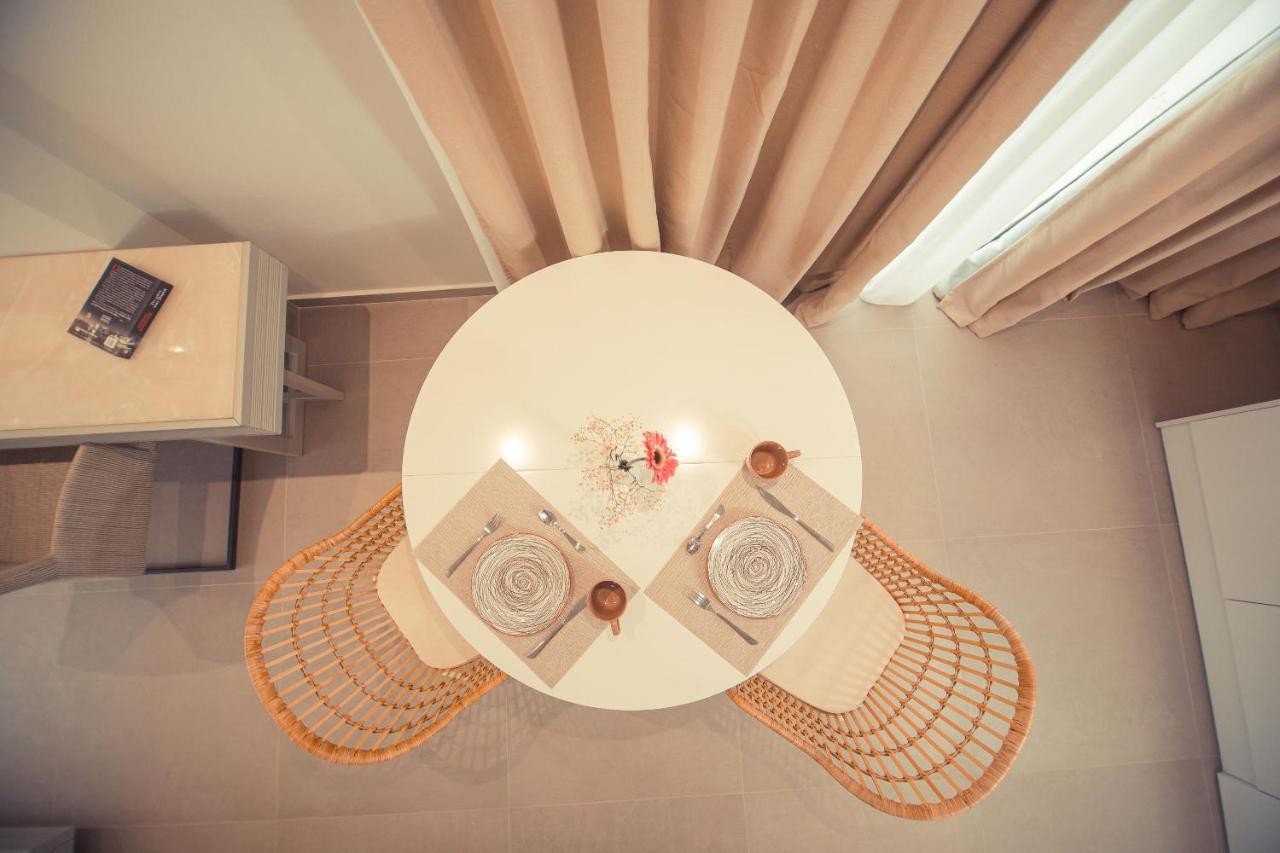 Io Luxury Pool & Hot Tub Suites Preveza Ngoại thất bức ảnh
