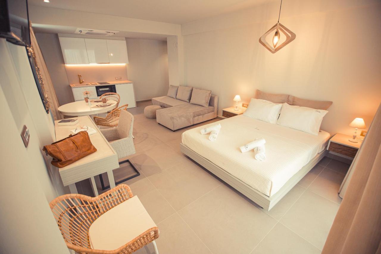 Io Luxury Pool & Hot Tub Suites Preveza Ngoại thất bức ảnh