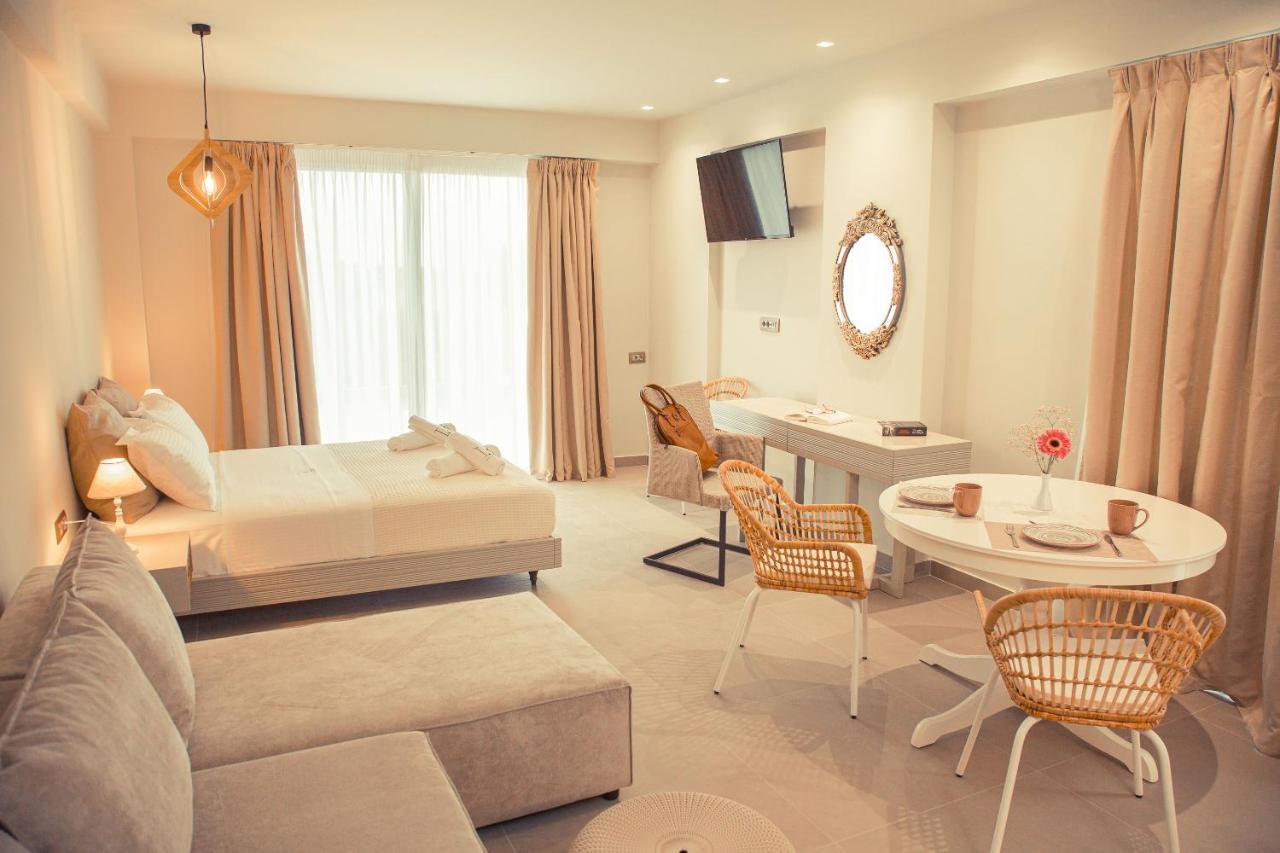 Io Luxury Pool & Hot Tub Suites Preveza Ngoại thất bức ảnh