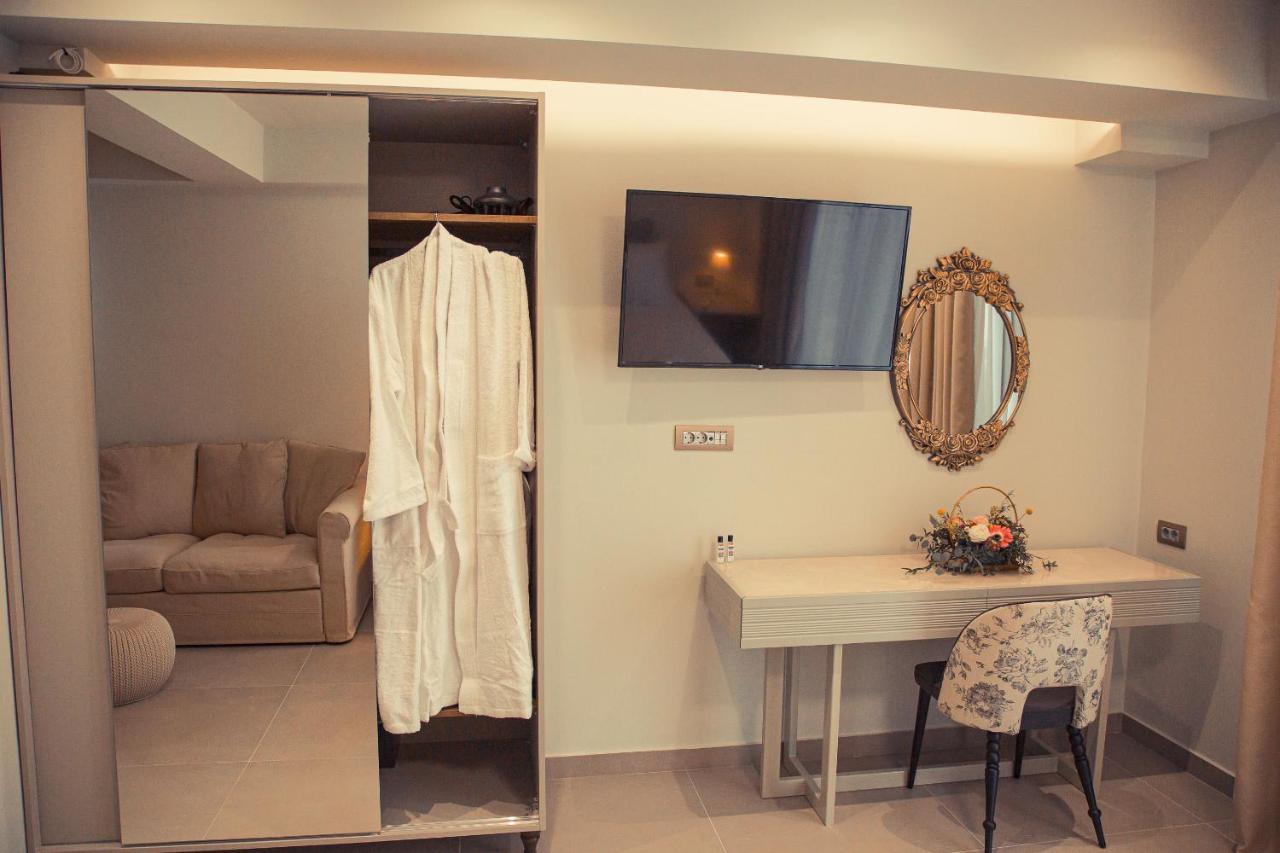 Io Luxury Pool & Hot Tub Suites Preveza Ngoại thất bức ảnh