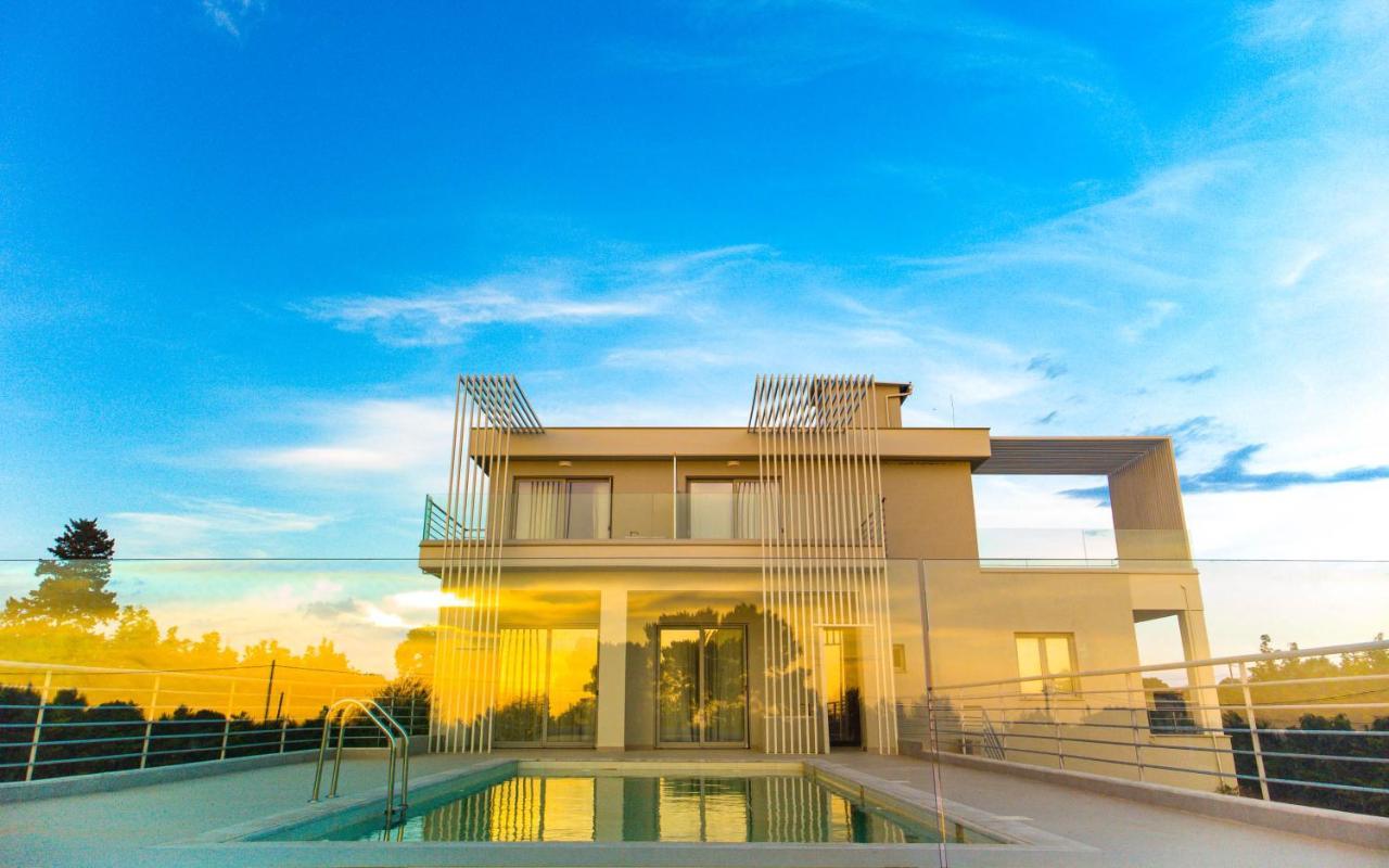 Io Luxury Pool & Hot Tub Suites Preveza Ngoại thất bức ảnh