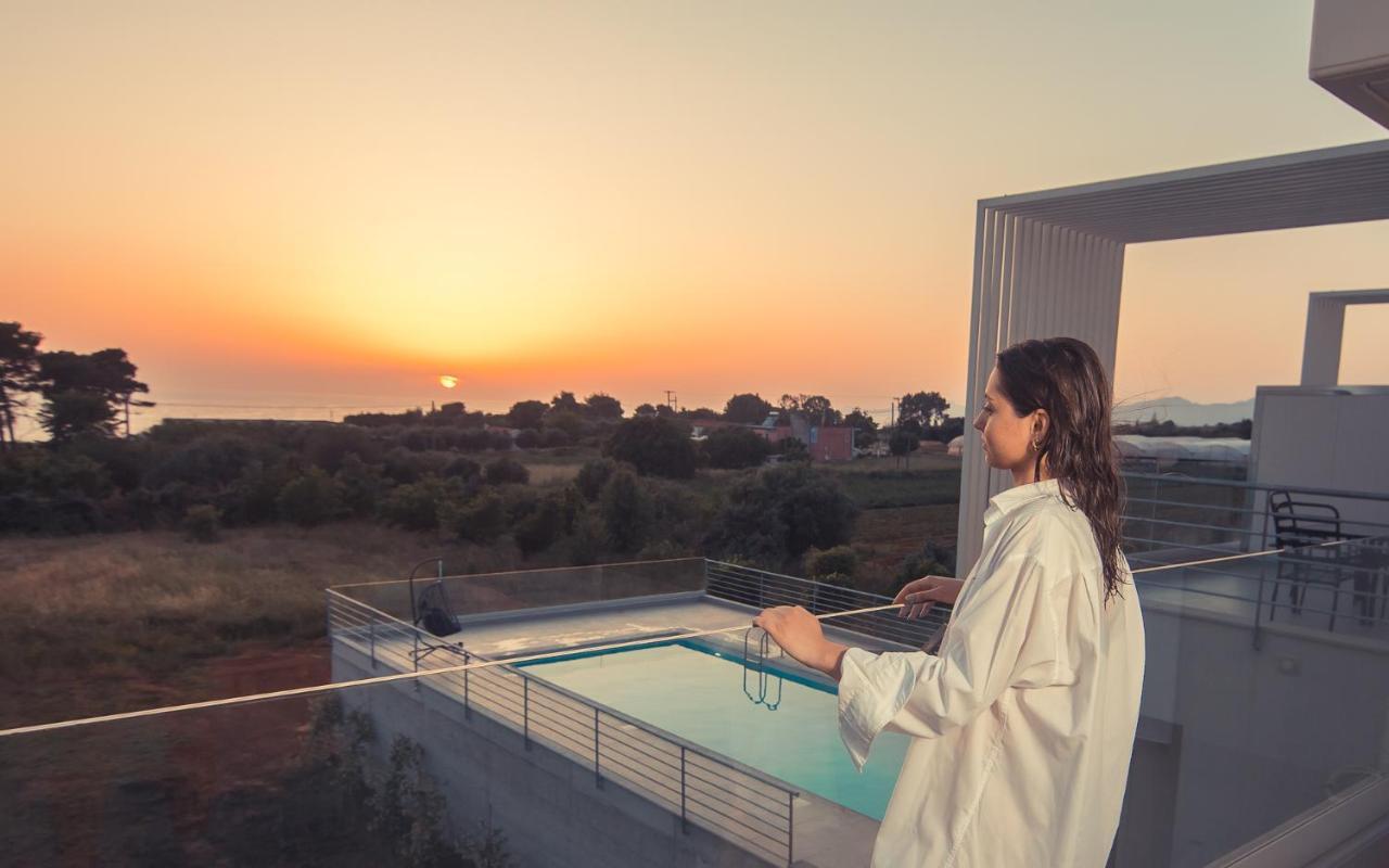 Io Luxury Pool & Hot Tub Suites Preveza Ngoại thất bức ảnh
