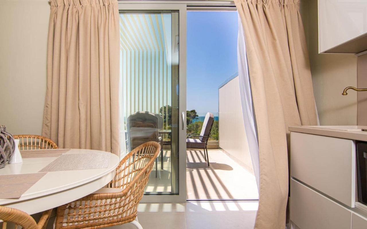 Io Luxury Pool & Hot Tub Suites Preveza Ngoại thất bức ảnh