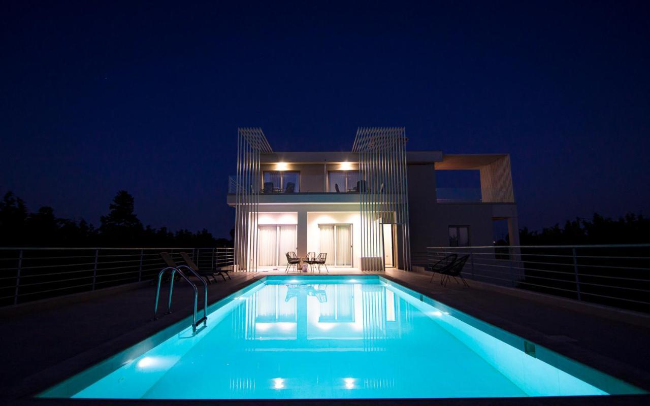 Io Luxury Pool & Hot Tub Suites Preveza Ngoại thất bức ảnh