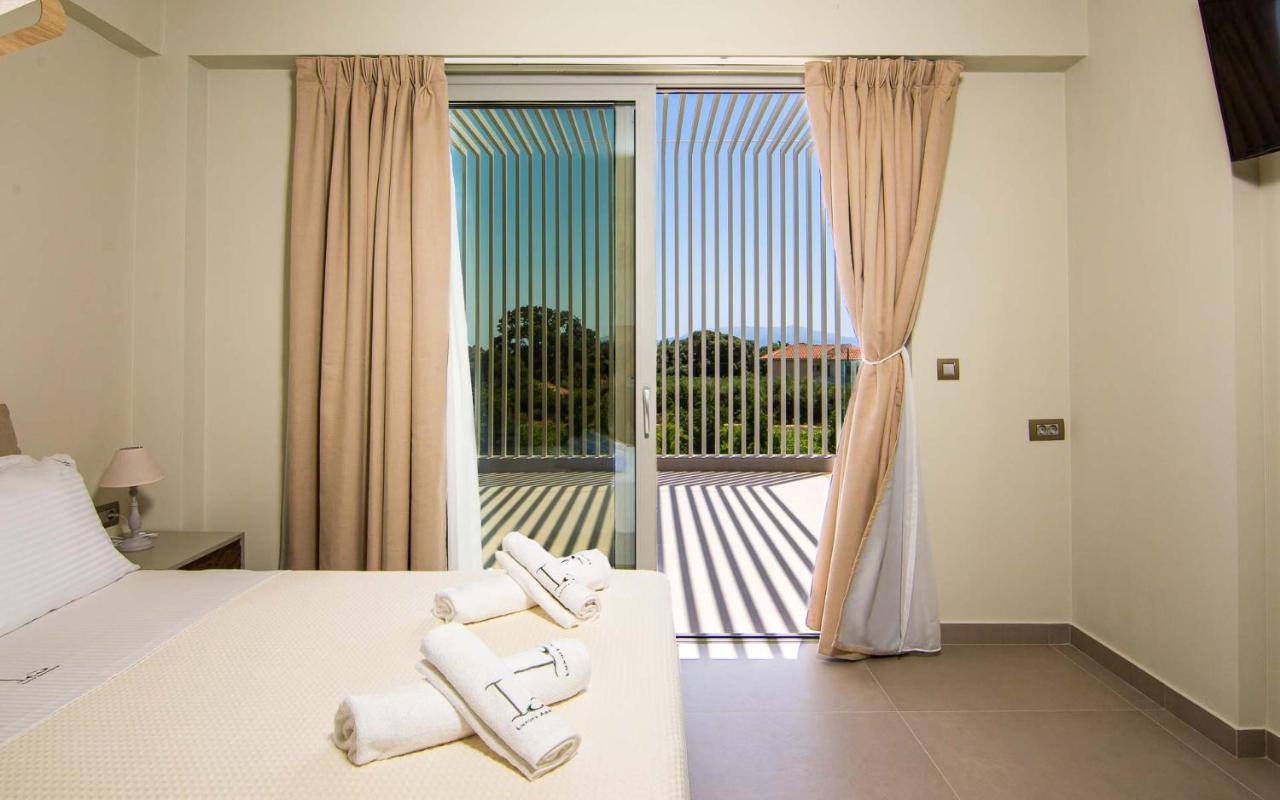 Io Luxury Pool & Hot Tub Suites Preveza Ngoại thất bức ảnh