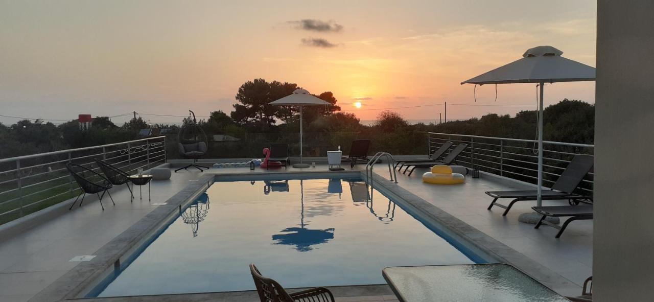 Io Luxury Pool & Hot Tub Suites Preveza Ngoại thất bức ảnh